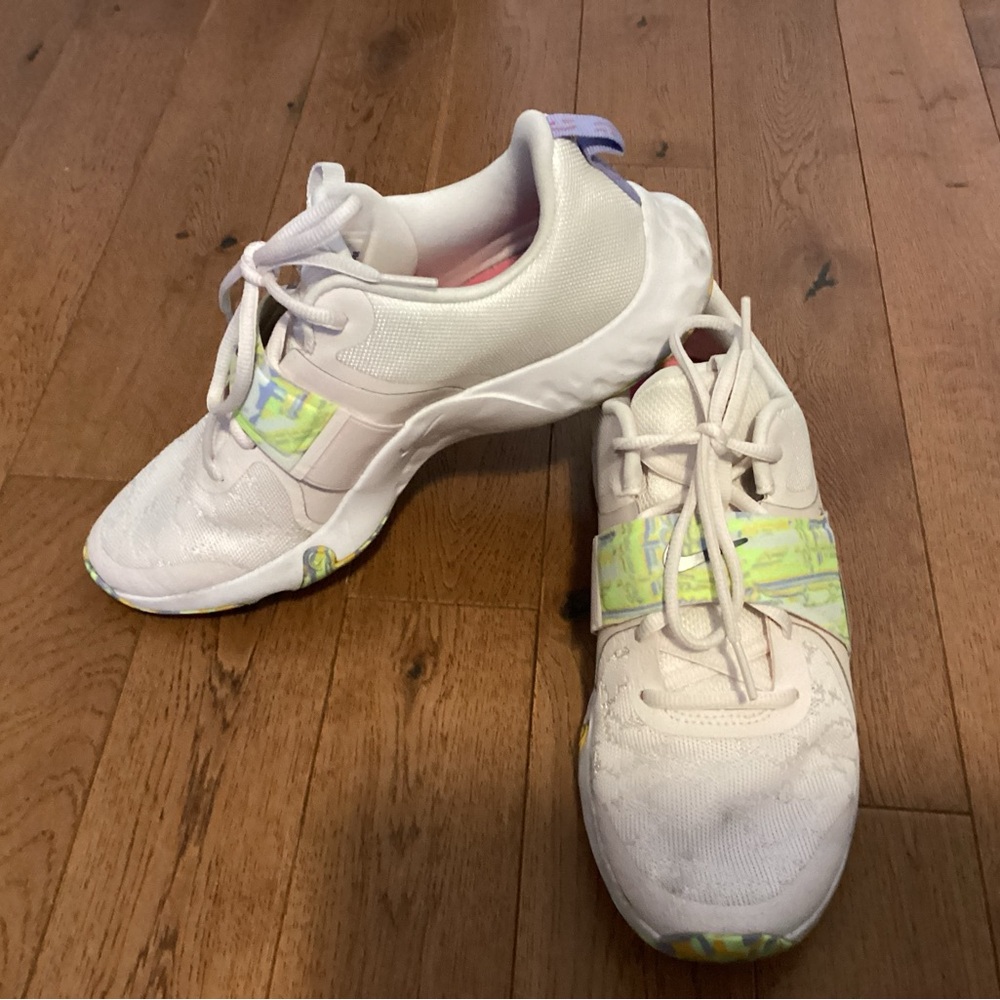 Nike Women’s Renew Athletic Sneakers. Size 9.   B6